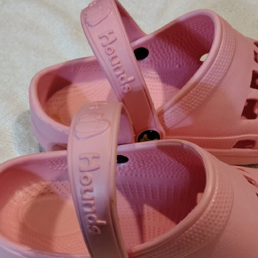 Hounds cozy And Comfortable Pink Perforated Mules with Raised Heel Strap - Picture 4 of 4